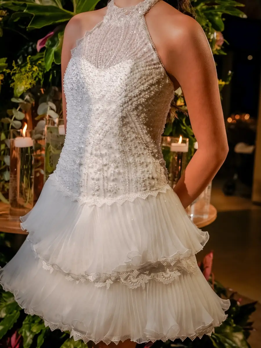 Vestido de quinceañera con encaje y volados